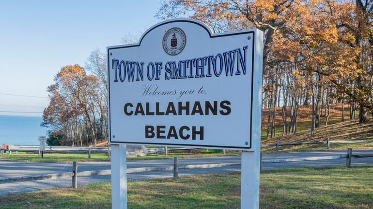 Smithtown officials won't charge residents a fee to park at...